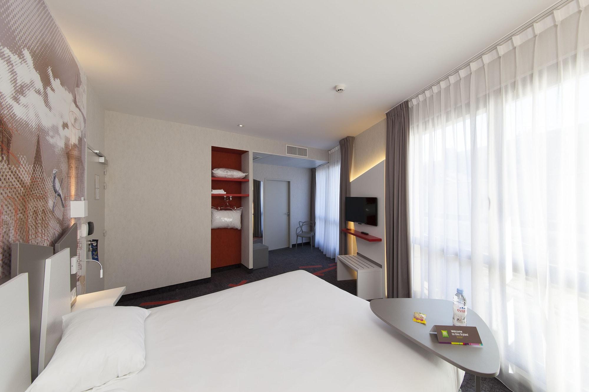 Ibis Styles Poitiers Centre Exterior foto