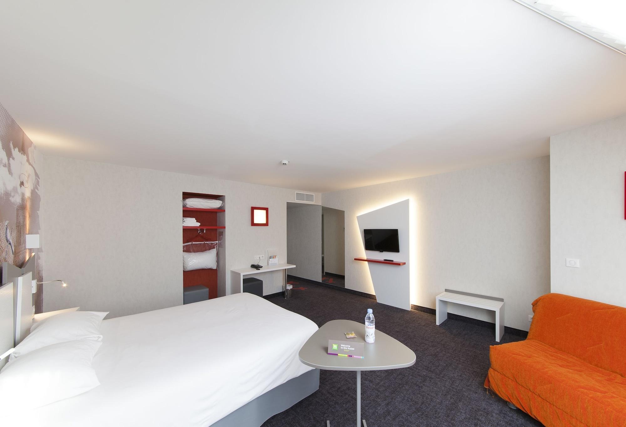 Ibis Styles Poitiers Centre Exterior foto