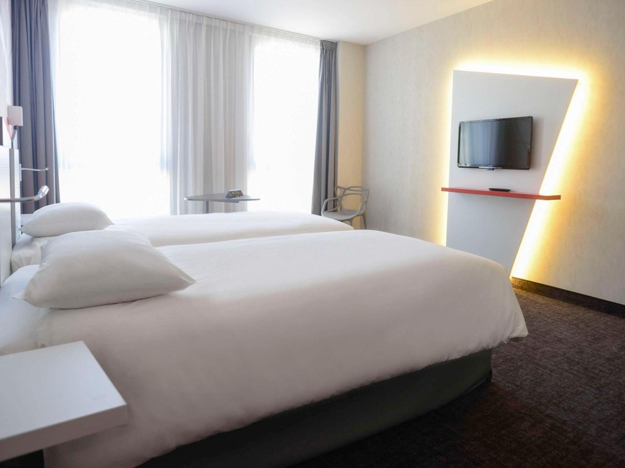 Ibis Styles Poitiers Centre Exterior foto