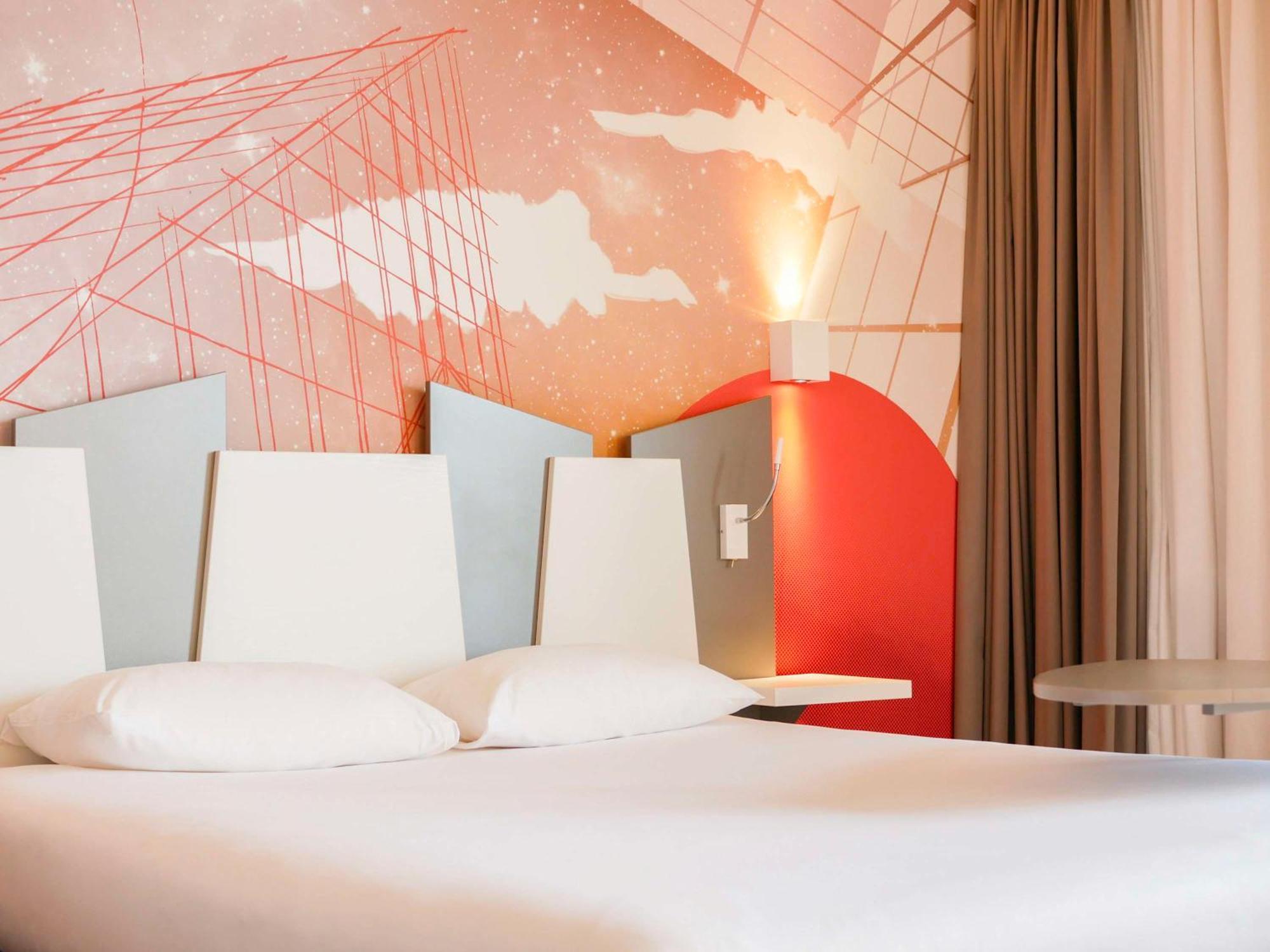 Ibis Styles Poitiers Centre Exterior foto