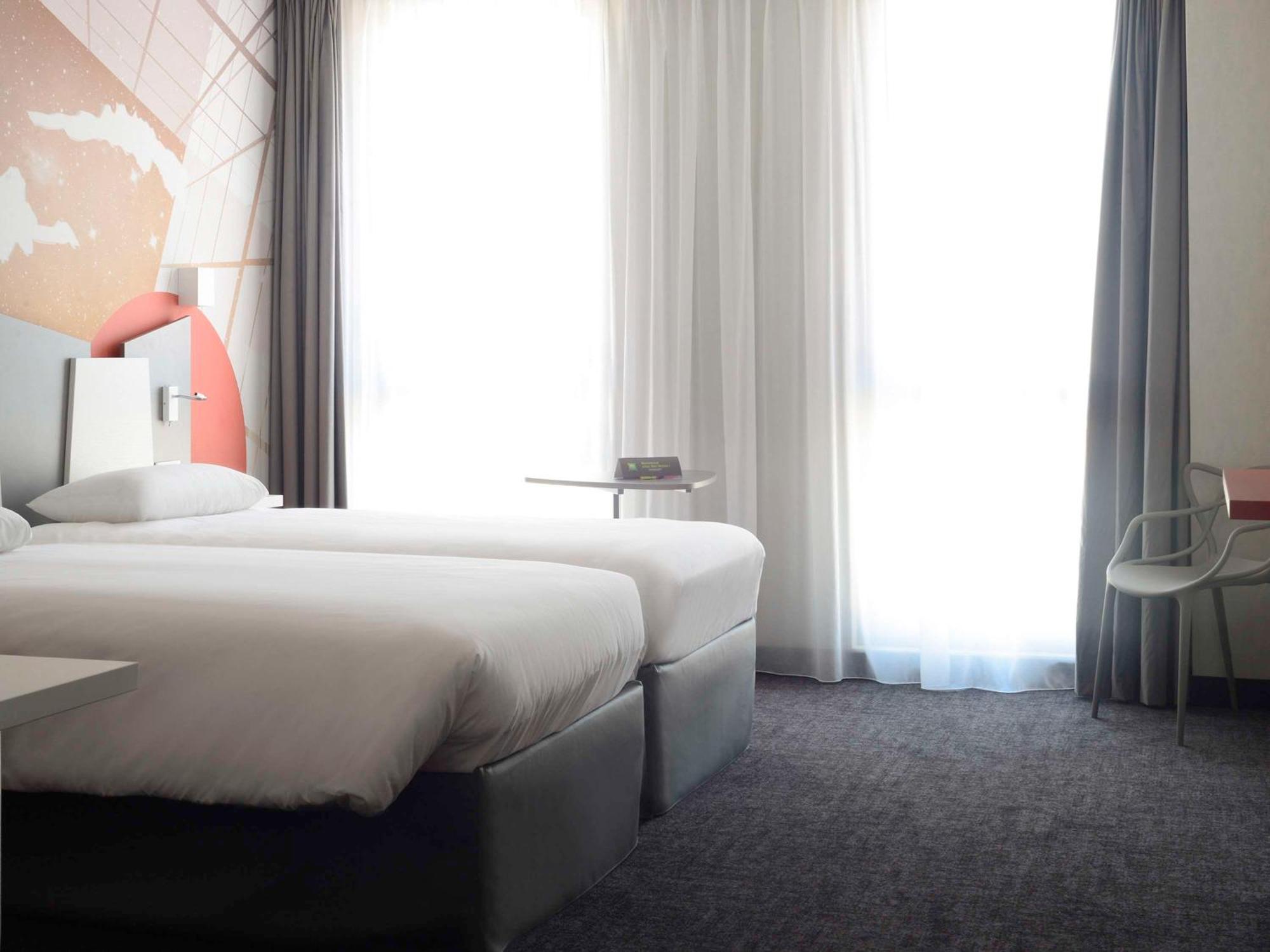Ibis Styles Poitiers Centre Exterior foto